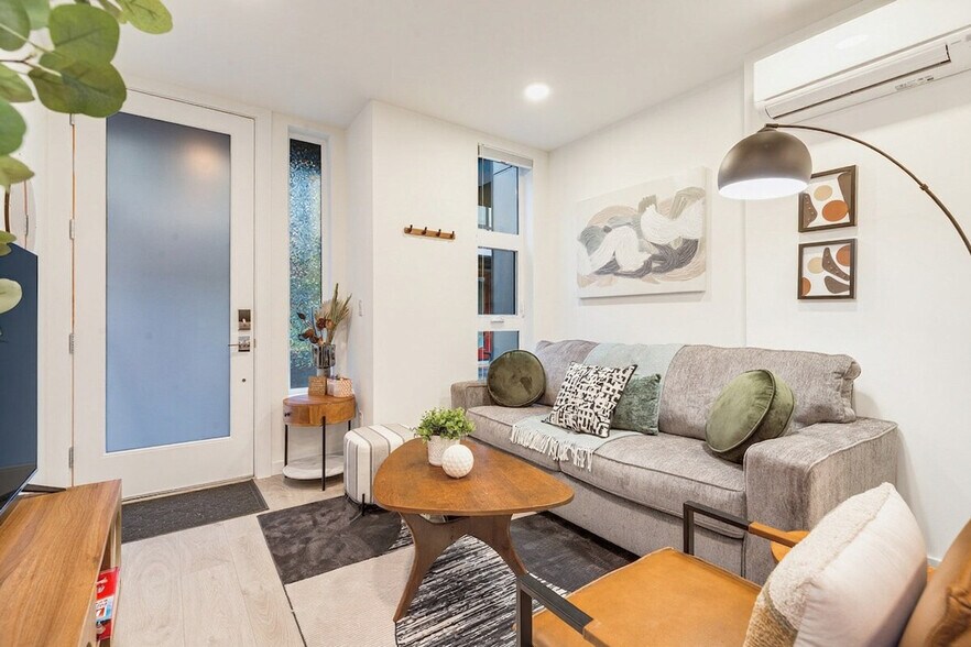 Building Photo - 1431 E Howell St