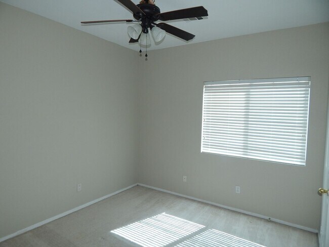 Building Photo - Gorgeous 3Bed/3Bath 2 Story home w/ office...