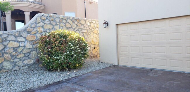 Building Photo - Beautiful Home in Sonoma Ranch with Amazin...