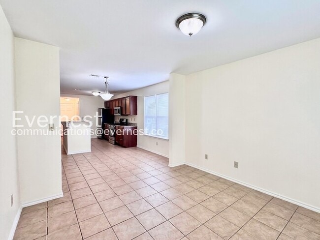 Building Photo - 4 Bed/2 Bath Home with Fenced Yard & Garage / Pet-Friendly / Available Now!