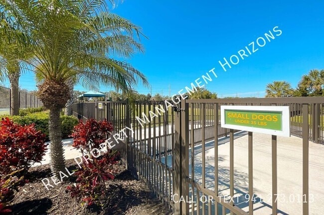 Building Photo - 2321 Blue Mahoe Ln