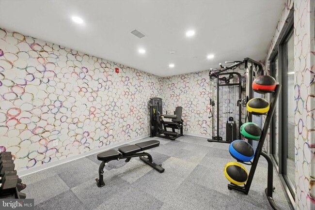 Building Photo - 4240 Chestnut St