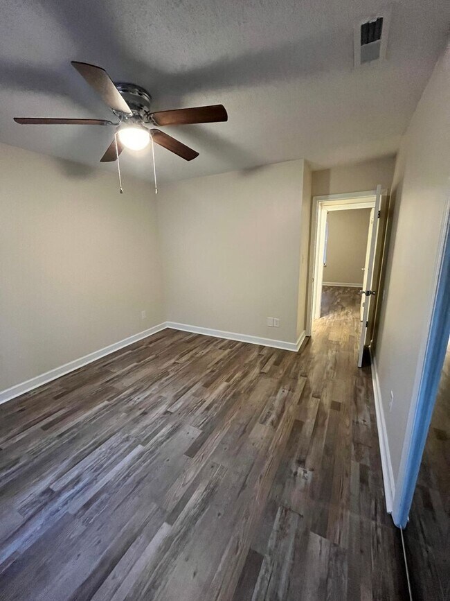 Building Photo - Lots of updates!