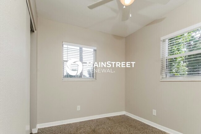 Building Photo - 3 Bedroom Pet-Friendly Home in Tampa, FL with Main Street Renewal