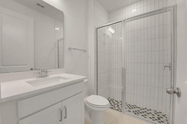 Building Photo - "Spacious 4-Bedroom Gem with 3 Full Baths in Charming Winter Garden!"