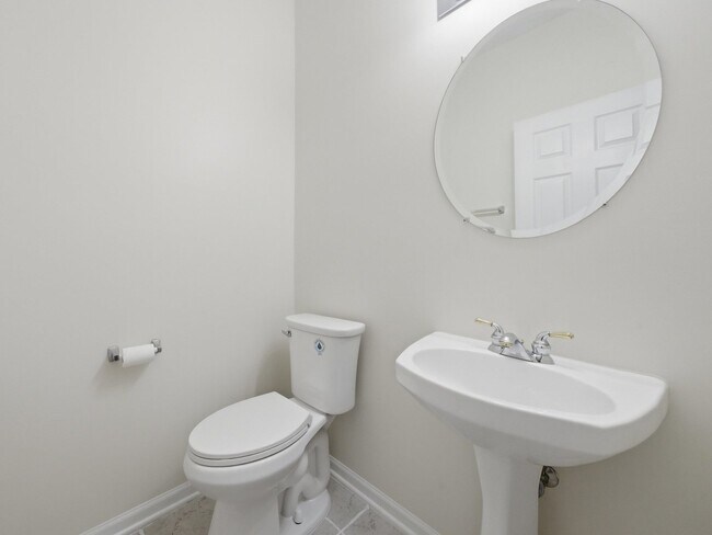 Building Photo - 399 Pine Lake Cir