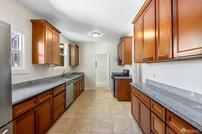 Building Photo - 1720 Quesada Ave