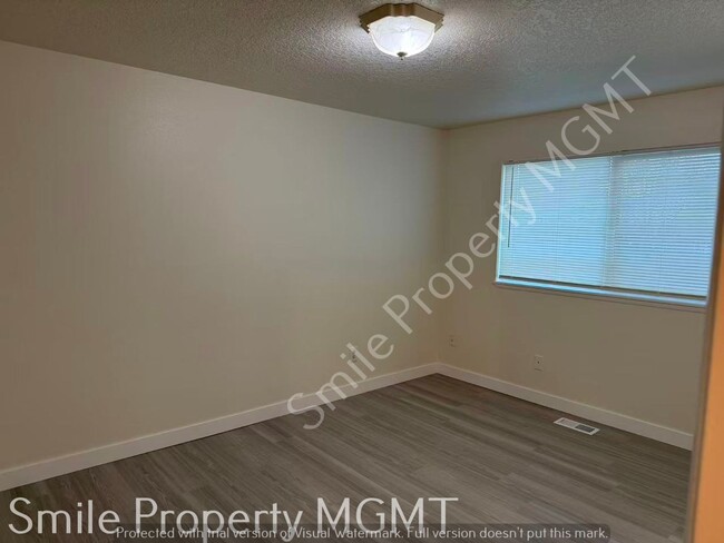 Building Photo - single house