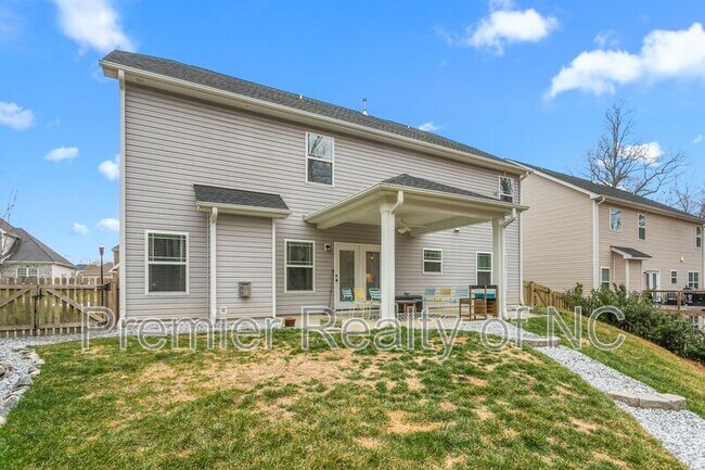Building Photo - 1103 Magenta Way