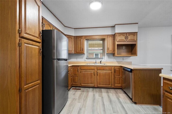 Building Photo - 508 Waterbury Dr