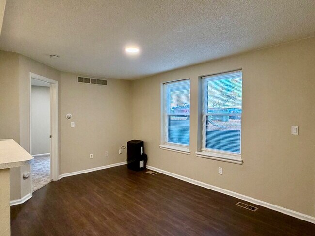 Building Photo - Garden-Level Condo Featuring 1bd/1ba in Desirable Stoney Creek Community. Nicely Updated with New...