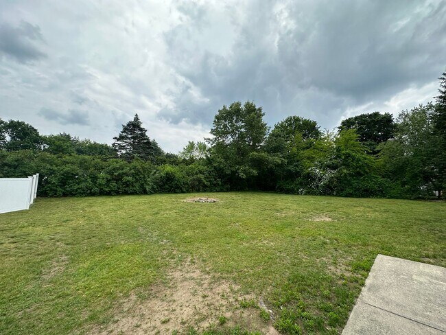 Building Photo - 169 Rocky Hill Rd