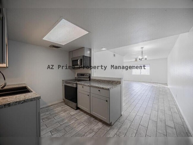 Building Photo - 6822 N 35th Ave