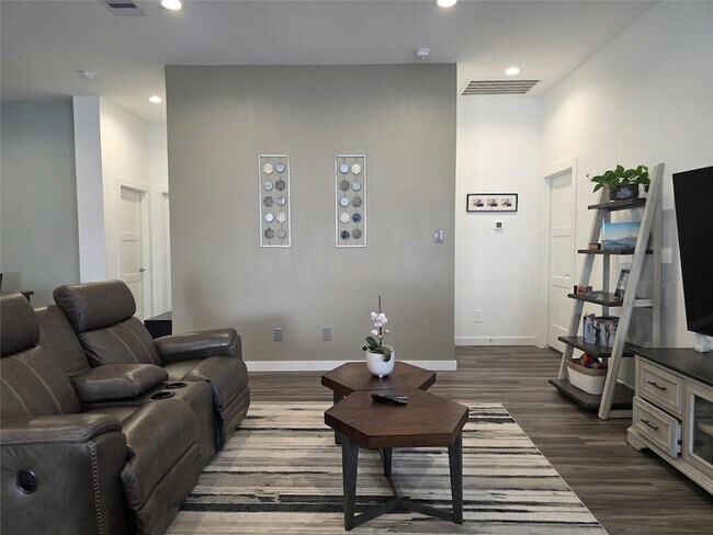 Building Photo - 13304 Big Sky Ct