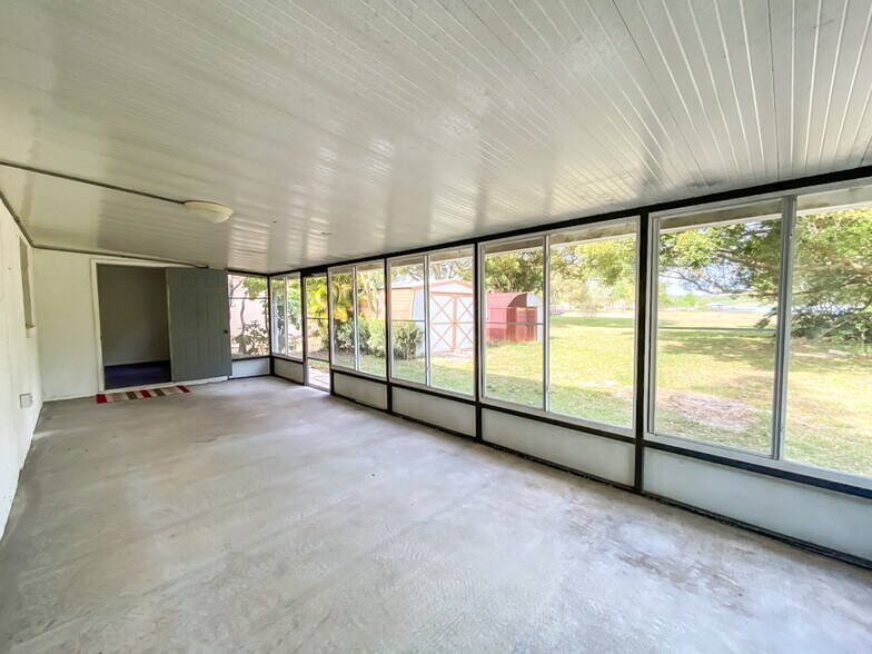 Building Photo - 151 S Triplet Lake Dr