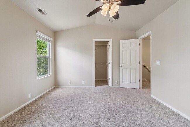 Building Photo - Well-Maintained 3-Bedroom Townhome with Central A/C and Open Layout