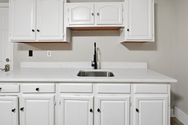 Building Photo - 168 Lunenburg St