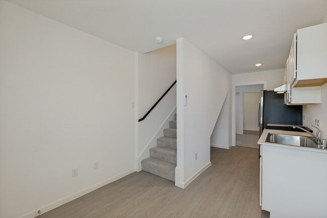 Building Photo - 1037 Bishop Creek Dr