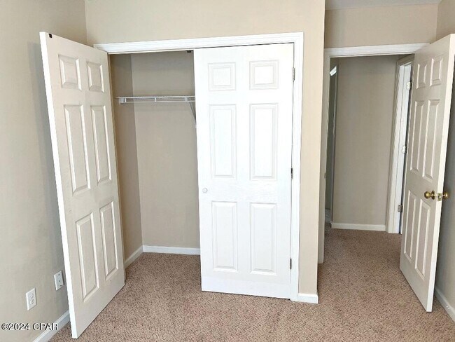 Building Photo - 1553 Mulberry Ave