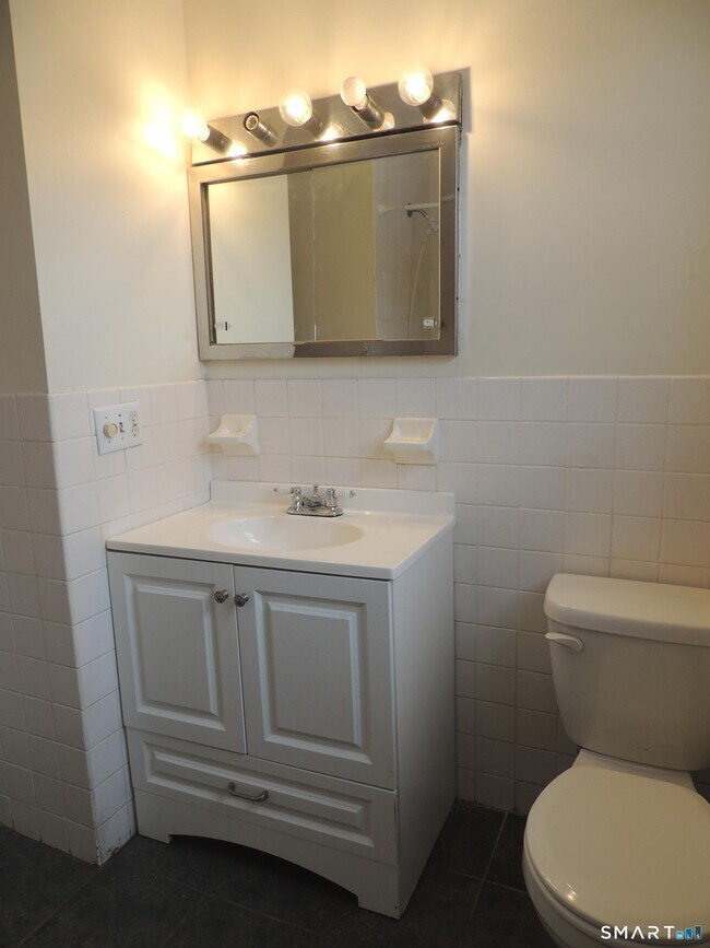 Building Photo - 127 Hosley Ave