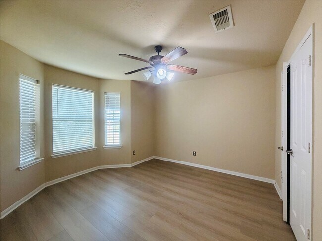 Building Photo - 246 Golden Grain Dr