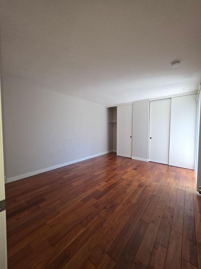 Building Photo - La Jolla Two Story Condo UTC
