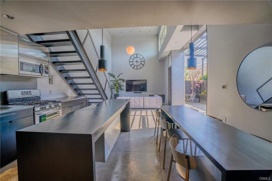 Building Photo - 1011 N Orange Grove Ave