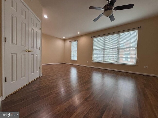 Building Photo - 22949 Fanshaw Square