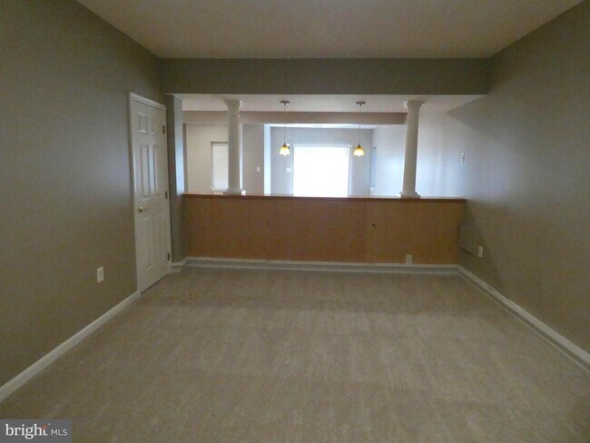 Building Photo - 6422 Lake Meadow Dr
