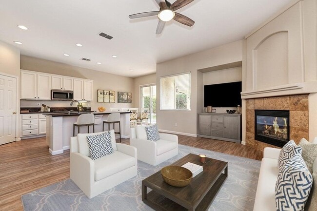Building Photo - Gorgeous Roseville 4 Bedroom