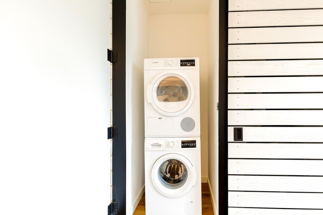 Building Photo - Terrific One Bedroom Condo in Truxton Circle!