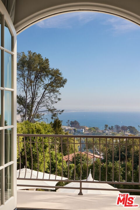 Building Photo - 541 Paseo Miramar