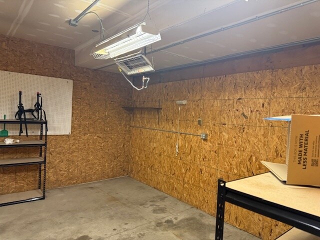 Building Photo - 6125 Avon Lake Rd
