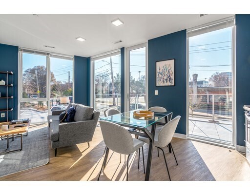 Building Photo - 525 Western Ave