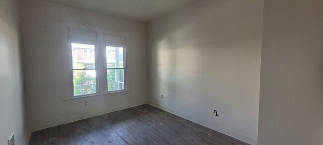 Building Photo - 150 Comrie Ave