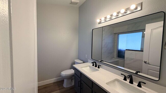 Building Photo - 1777 E Sheffield Ave