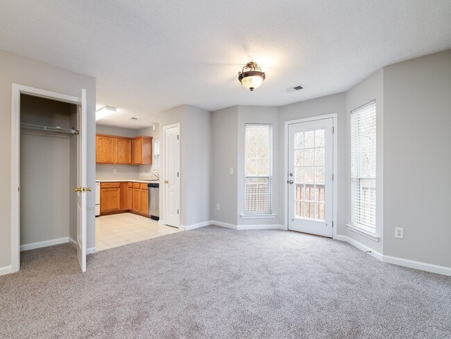 Building Photo - 2 Bedroom 2 Bath Townhome with Unfinished Basement