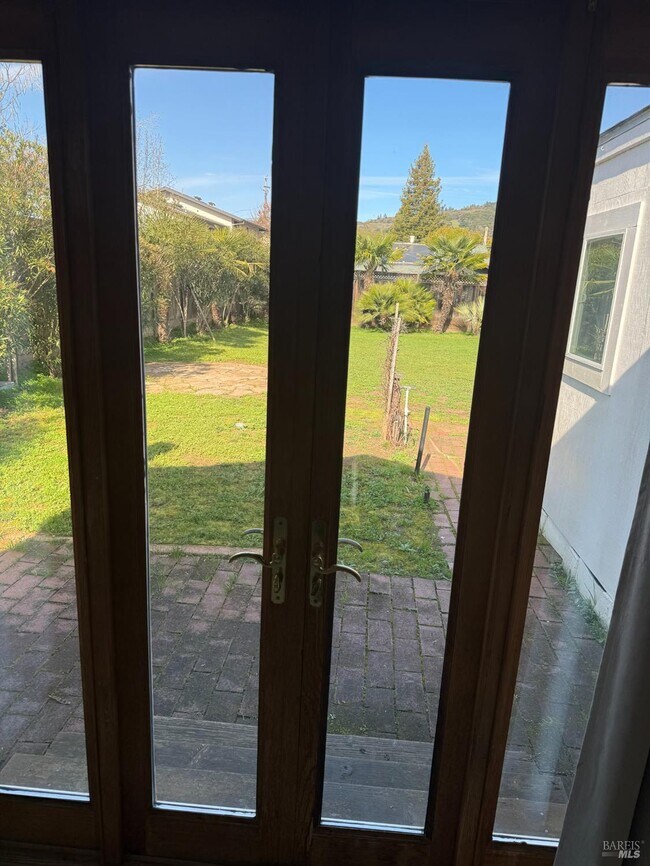 Building Photo - 472 Church St