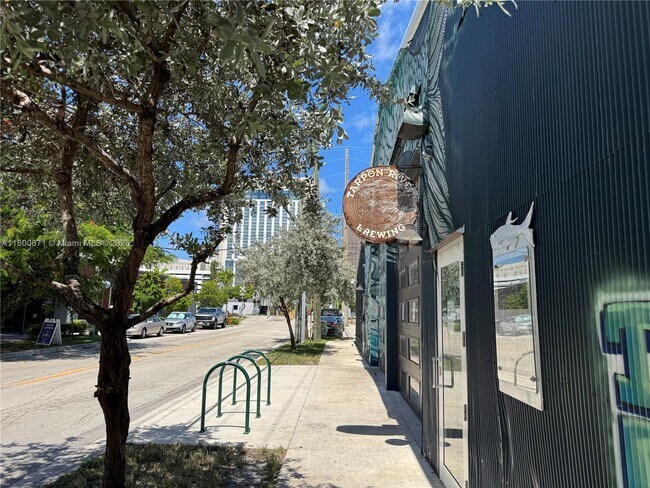 Building Photo - 604 SW 5th Ave