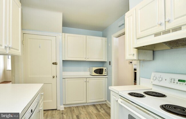Building Photo - 6123 Wynnwood Rd