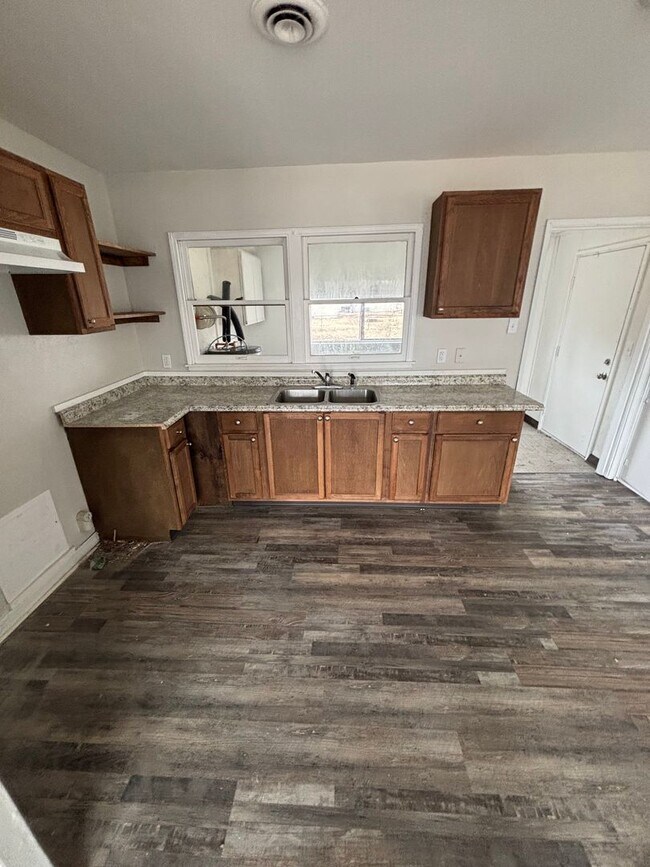 Building Photo - LIMITED TIME**NO APPLICATION FEE**1/2 OFF ...