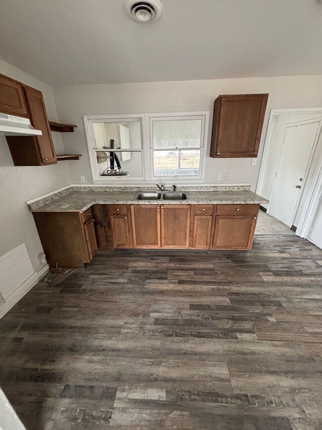 Building Photo - LIMITED TIME**NO APPLICATION FEE**1/2 OFF DEPOSIT**