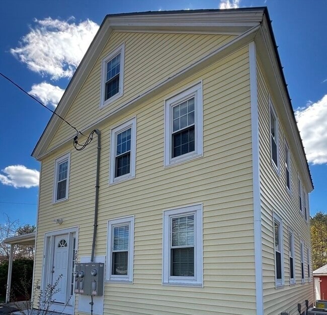 Building Photo - 292 Great Rd