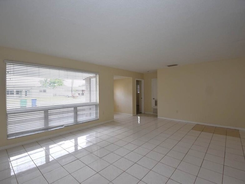 Building Photo - 7630 Coral Blvd