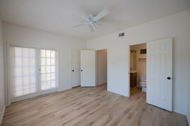 Building Photo - 3001 Cedar St