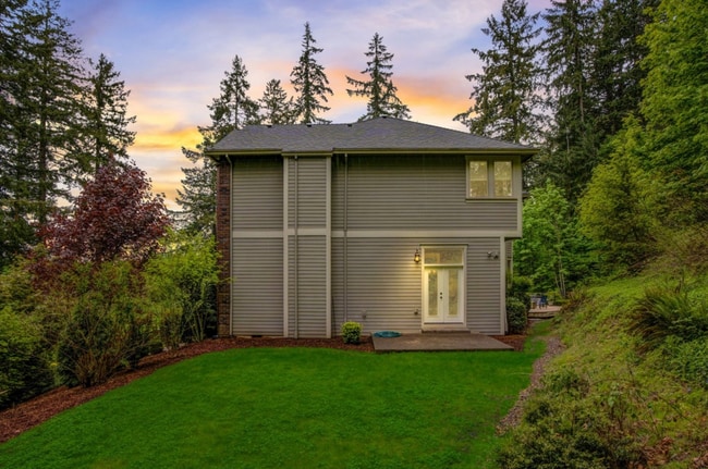 Building Photo - 4 bed/4bath, 5000sqft, adult home? Sober living? Barton Park!