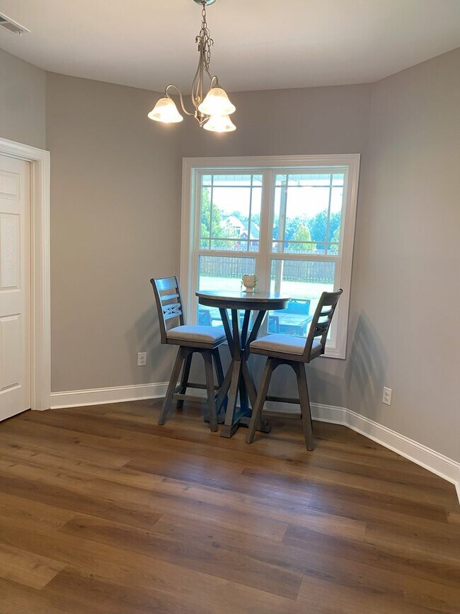 Building Photo - 3 Bed/3 Bath with 2 Bonus Rooms!!!