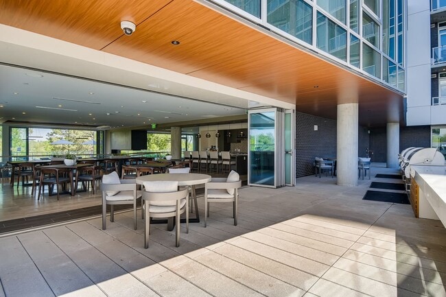 Building Photo - 1BD, 1.5BA Lakehouse Condo on the 6th Floor