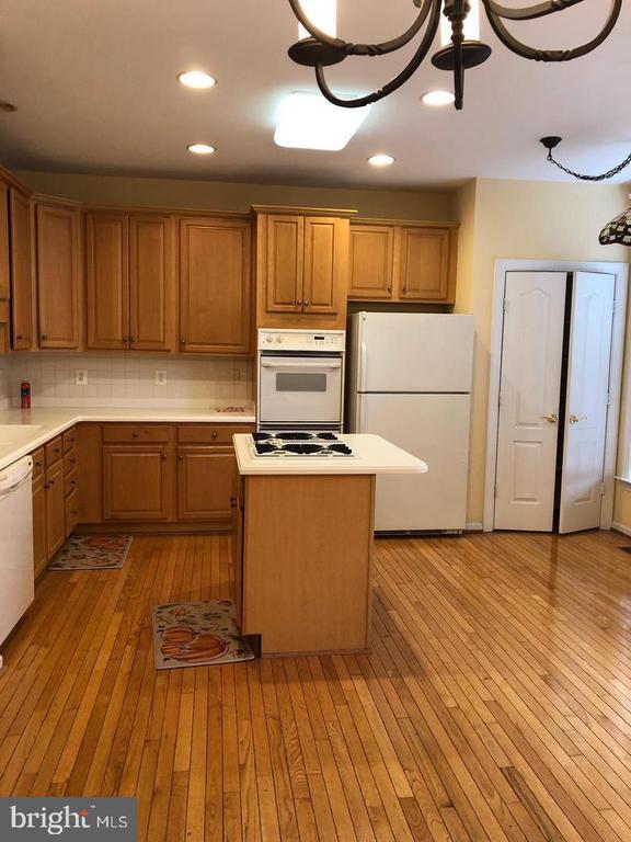 Building Photo - 8077 Sebon Dr