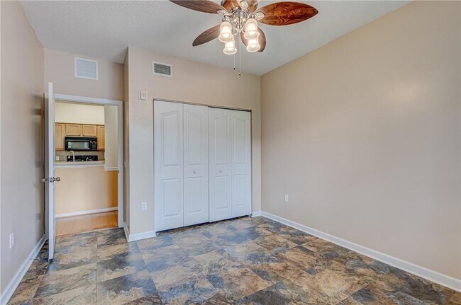 Building Photo - 9833 Baywinds Blvd